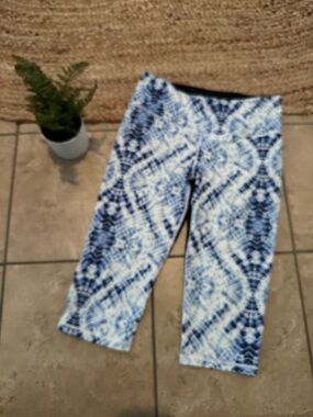 VS SPORT CAPRI LEGGINGS